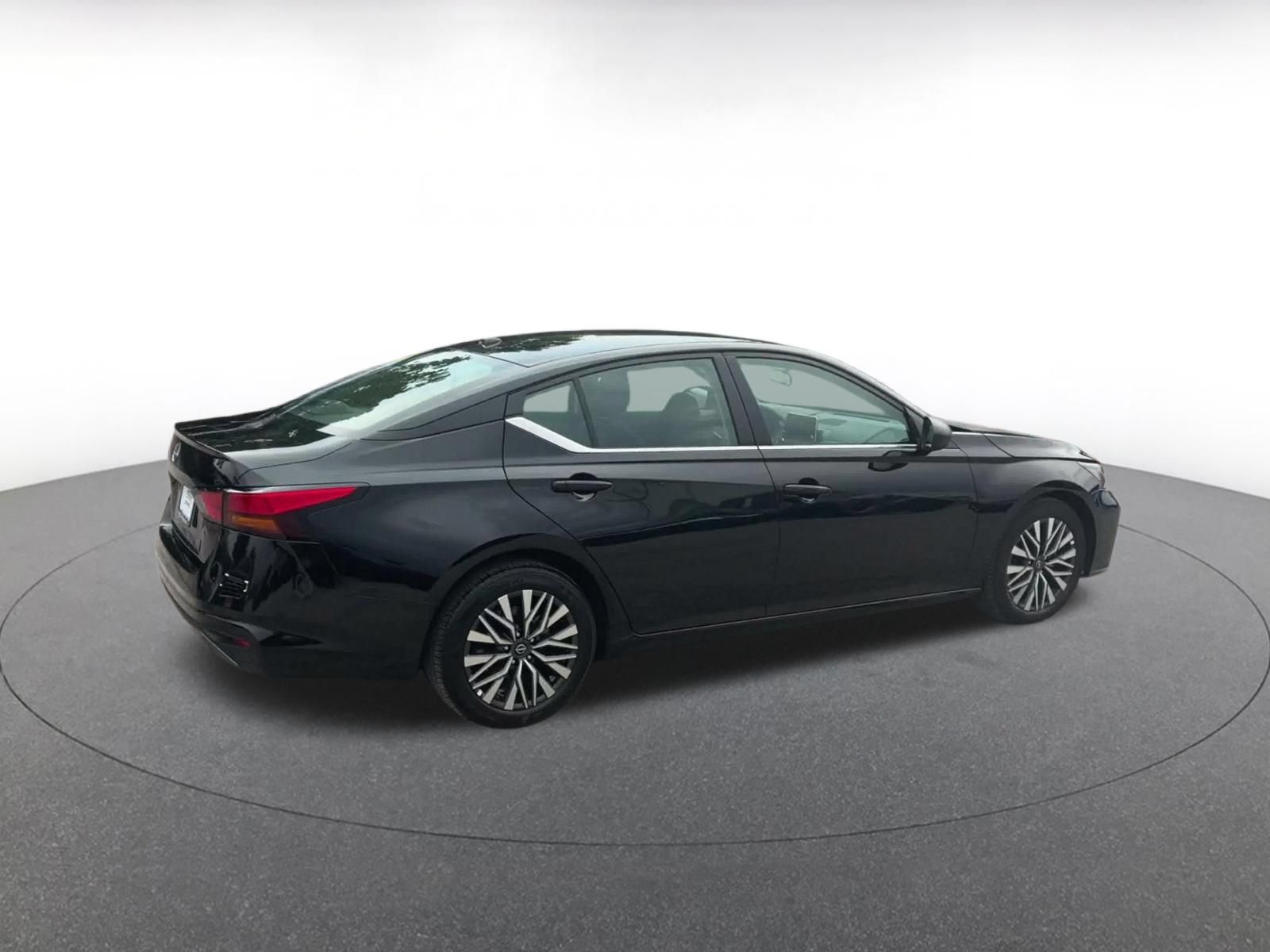 Used 2026 Nissan Altima 2.5 SV FWD image 13