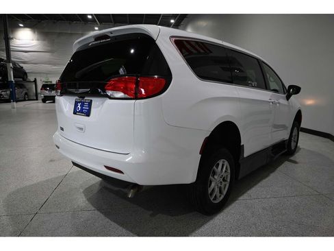 Used 2024 Chrysler Voyager LX FWD image 6
