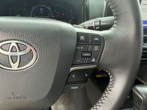 Used 2025 Toyota Camry SE image 26