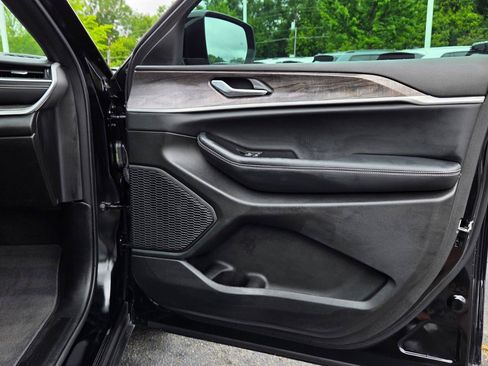 Used 2025 Jeep Grand Cherokee Limited w/ Luxury Tech Group II RWD image 53