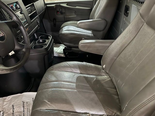 Used 2011 GMC Savana 1500 RWD image 9