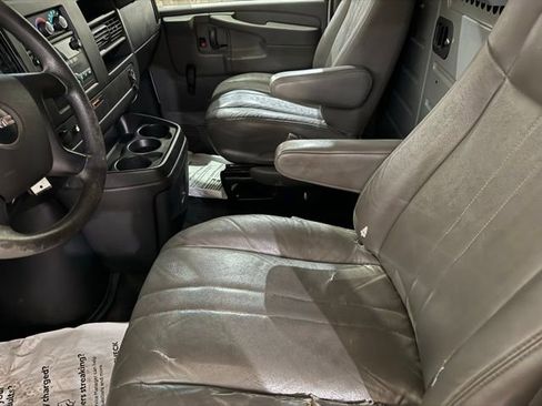 Used 2011 GMC Savana 1500 RWD image 9
