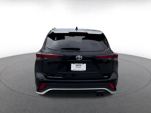 Used 2024 Toyota Highlander XSE FWD image 12