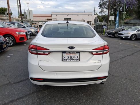 Used 2018 Ford Fusion SE w/ Equipment Group 602A FWD image 5