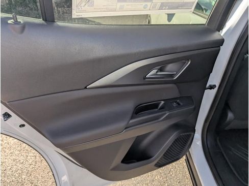 New 2026 Chevrolet Equinox EV LT image 10