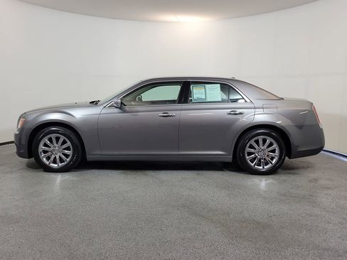 Used 2011 Chrysler 300 Limited RWD image 4