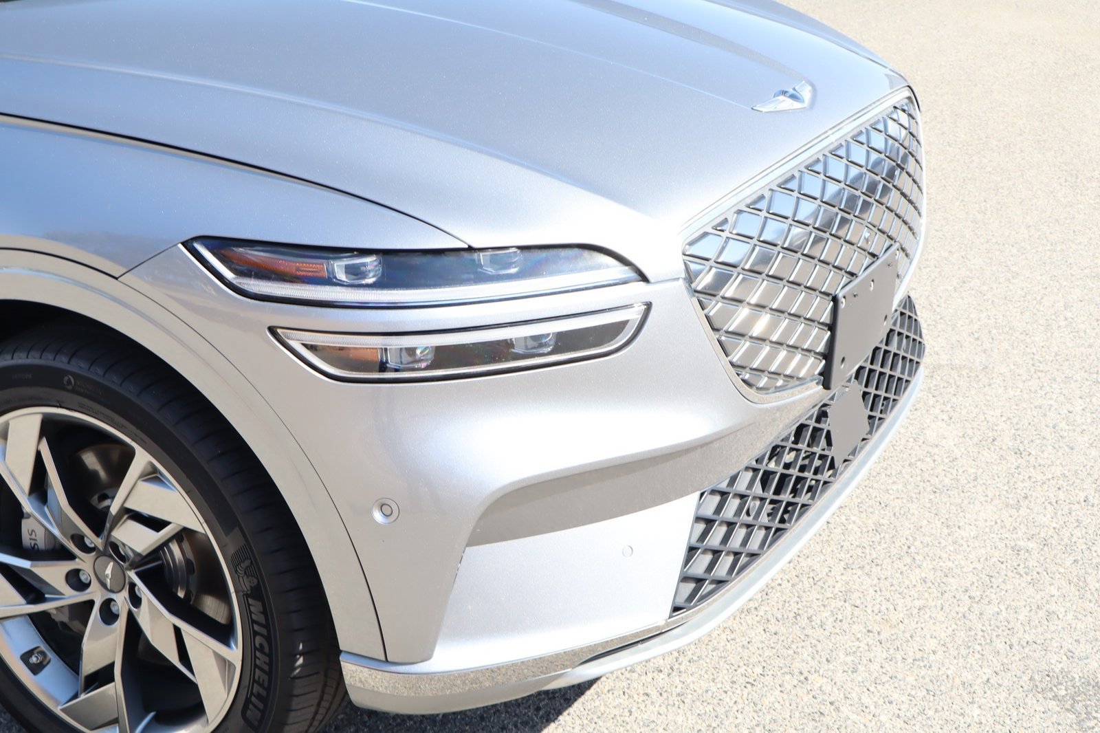 Used 2025 Genesis Electrified GV70 AWD/4WD image 9