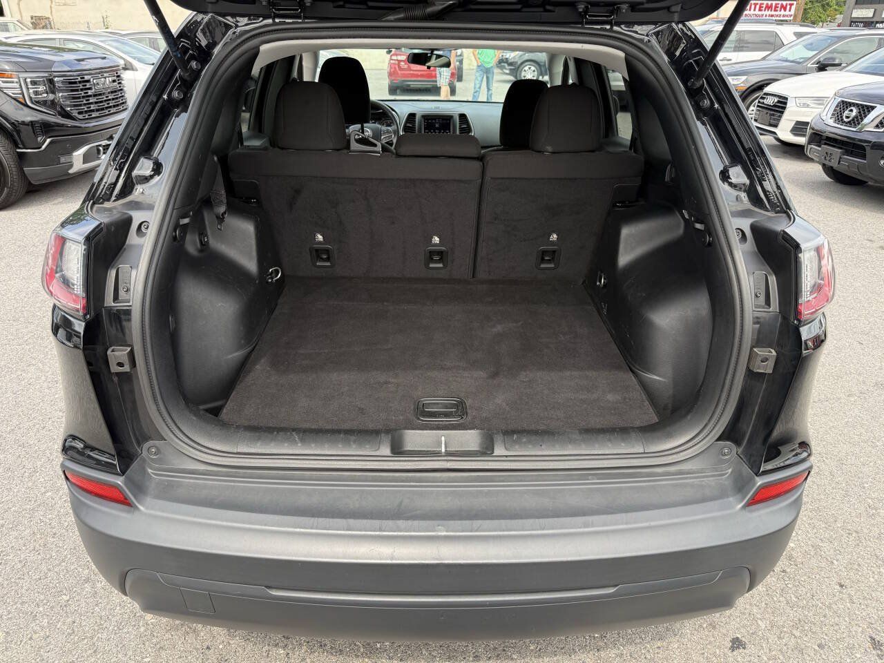Used 2019 Jeep Cherokee Latitude w/ Popular Appearance Group FWD image 23