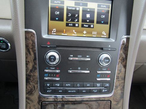 Used 2016 Lincoln Navigator L Select image 32