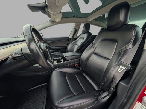 Used 2018 Tesla Model 3 Mid Range RWD image 3