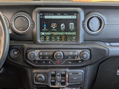 Used 2023 Jeep Wrangler Unlimited Sahara w/ Cold Weather Group AWD/4WD image 25