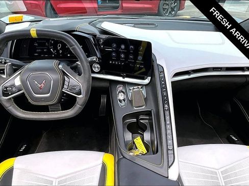 Used 2022 Chevrolet Corvette Stingray Premium Conv w/ Z51 Performance Package RWD image 6