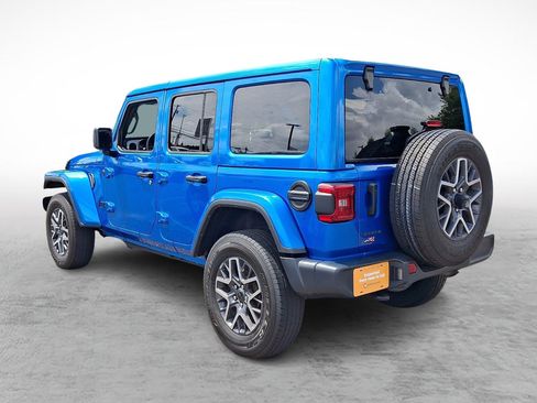 Used 2025 Jeep Wrangler Unlimited Sahara AWD/4WD image 3