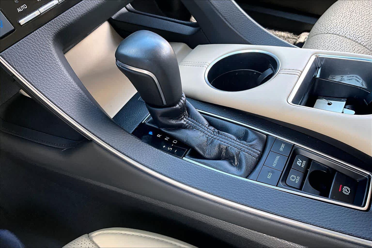 Used 2019 Toyota Avalon Limited FWD image 17