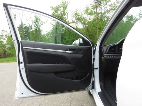Used 2019 Hyundai Elantra Value Edition w/ Cargo Package FWD image 9