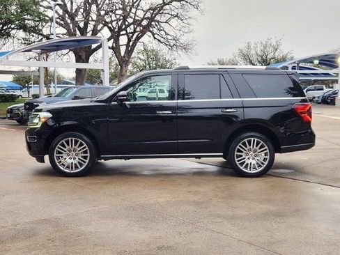 Used 2023 Ford Expedition Limited image 12