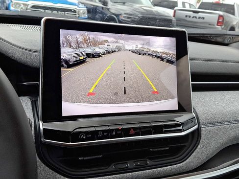 Certified 2024 Jeep Compass Latitude image 18