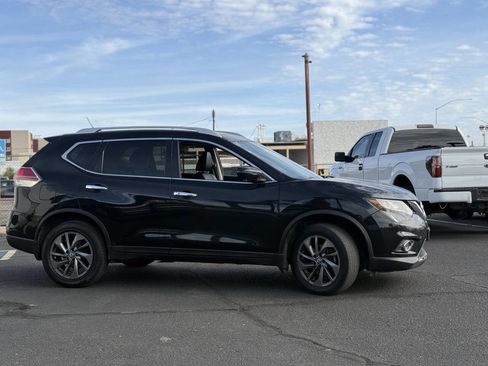 Used 2016 Nissan Rogue SL w/ SL Premium Package image 4