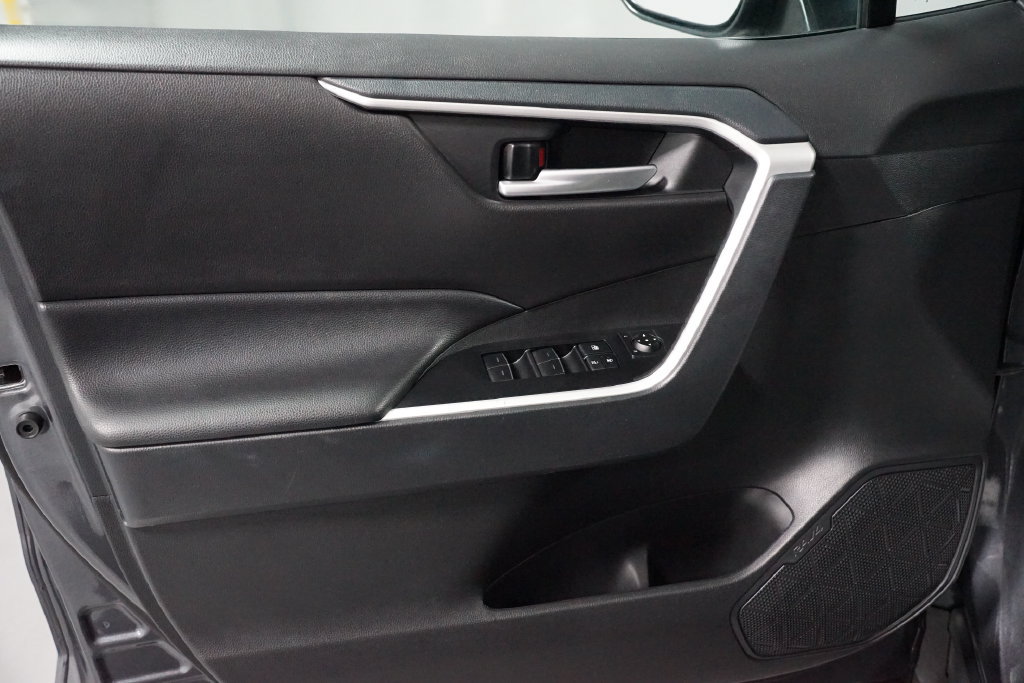 Certified 2025 Toyota RAV4 XLE FWD image 30