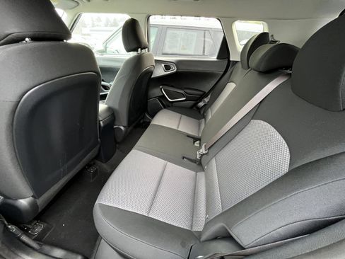 Used 2025 Kia Soul LX w/ LX Technology Package FWD image 25