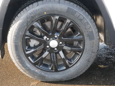 Used 2020 Jeep Cherokee Latitude w/ Cold Weather Group image 15