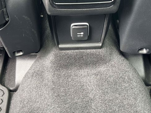 Used 2024 Jeep Compass Latitude w/ Sun and Sound Group AWD/4WD image 11