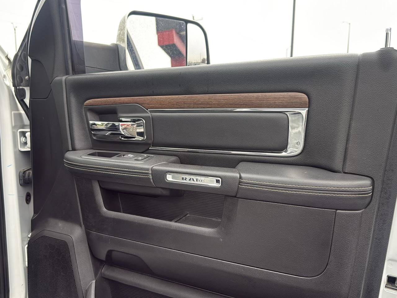 Used 2018 RAM 2500 Laramie w/ Convenience Group AWD/4WD image 32