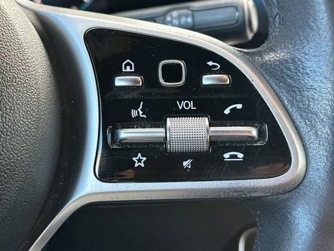 Used 2020 Mercedes-Benz GLB 250 4MATIC image 32