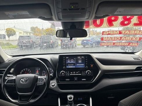 Used 2022 Toyota Highlander LE image 13