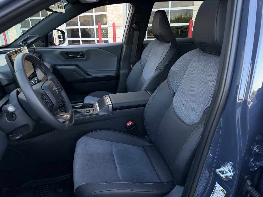 Used 2026 Toyota RAV4 XSE w/ Panoramic Sun Roof Package AWD/4WD image 25