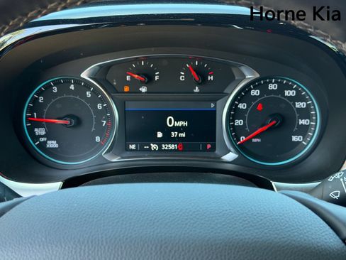 Used 2023 Chevrolet Traverse LT FWD image 35