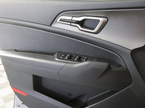 New 2025 Kia Sportage LX image 24