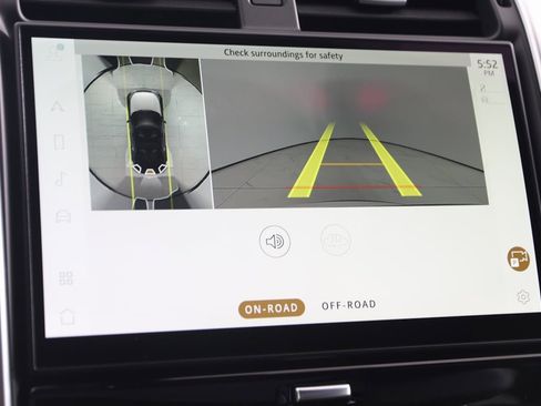 Used 2023 Land Rover Discovery S R-Dynamic image 10