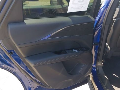 Used 2024 Cadillac Lyriq Luxury RWD image 7