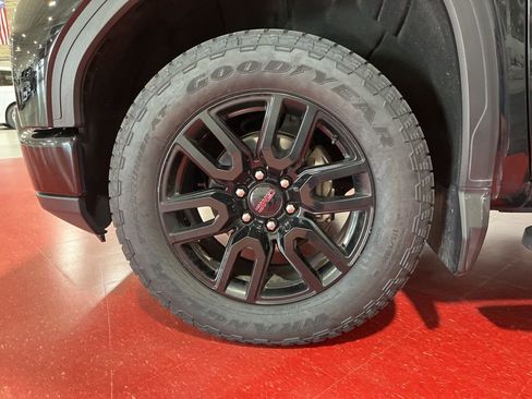 Used 2022 GMC Sierra 1500 Elevation w/ LPO, Elevation Black Package AWD/4WD image 9