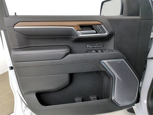 Used 2022 Chevrolet Silverado 1500 High Country w/ Technology Package image 36