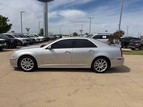 Used 2006 Cadillac STS V RWD image 2