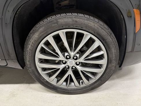 Certified 2025 Buick Enclave Avenir image 14