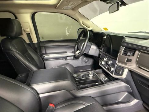 Used 2022 Ford Expedition XLT image 55