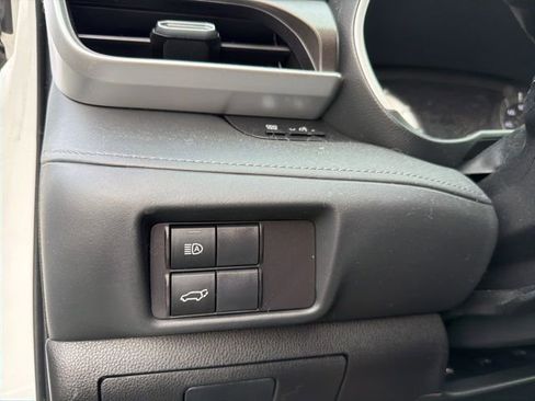 Used 2022 Toyota Highlander XLE image 19