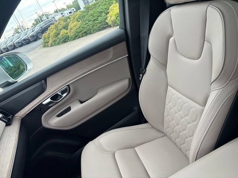 Certified 2025 Volvo XC90 B6 Plus AWD/4WD image 28