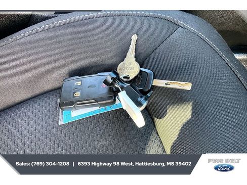 Used 2022 Chevrolet Colorado LT w/ Fleet Safety Package RWD image 9