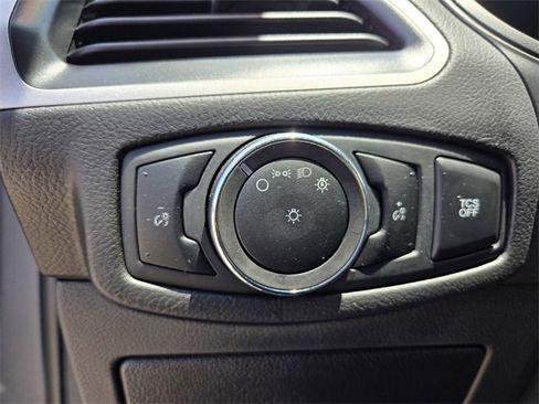 Used 2024 Ford Edge SE image 24