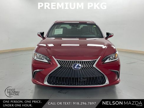 Used 2021 Lexus ES 300h w/ Premium Package image 2