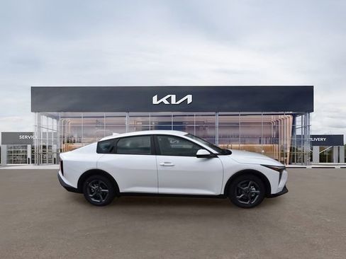 New 2026 Kia K4 FWD image 2