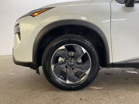 Used 2024 Nissan Rogue SV image 11