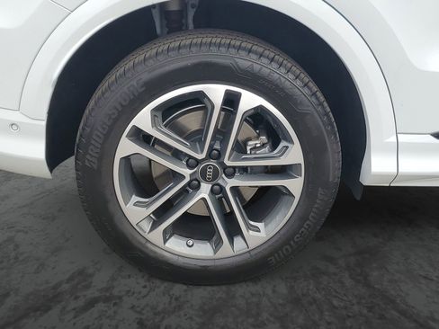 Used 2025 Audi Q5 Premium w/ Convenience Package image 5