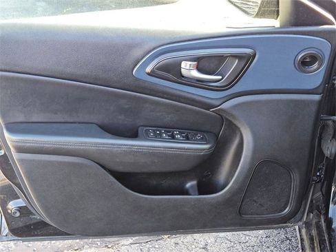 Used 2015 Chrysler 200 S w/ Comfort Group image 22