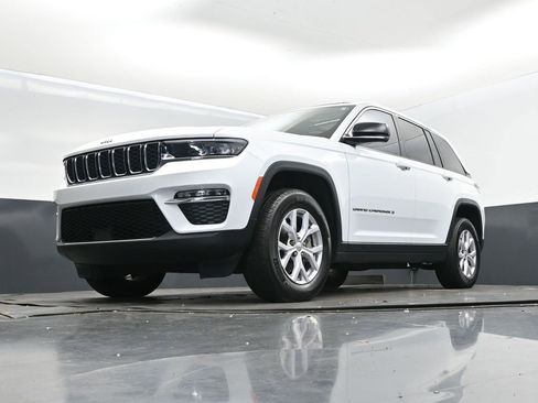 Used 2022 Jeep Grand Cherokee Limited image 41