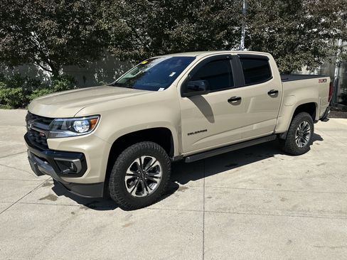 Used 2022 Chevrolet Colorado Z71 AWD/4WD image 3